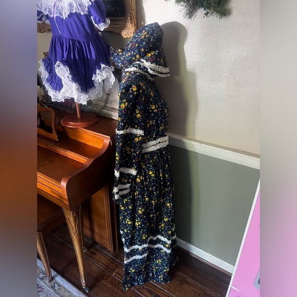 💙Rare Vintage Handmade Blue Calico Cottagecore Prairie Dress Matching Bonnet - Picture 7 of 9